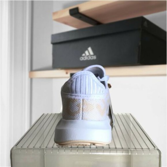 Adidas Swift Run Women's Sneaker Size 5.5 - Picture 3 of 11